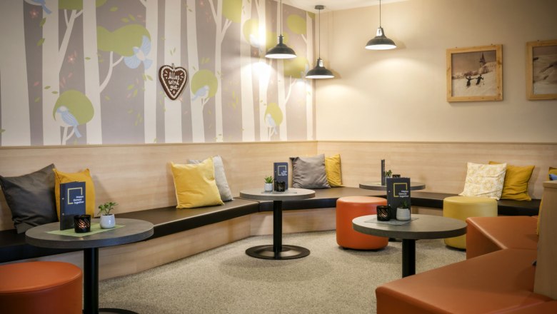 Sitzmöglichkeit JUFA Hotel am Sigmundsberg, © Harald Eisenberger/JUFA Hotels Sitzmöglichkeit JUFA Hotel am Sigmundsberg, © Harald Eisenberger/JUFA Hotels