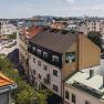Hotel-Gasthof im Zentrum von St. Pölten, © Niederösterreich-Werbung/David Schreiber Luftaufnahme eines Hotel-Gasthofs in St. Pölten mit umliegenden Gebäuden und Straßen.
