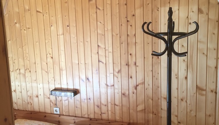 Gemütliches "Dienstabteil" im 100 Jahre alten Gepäckwagen, © M. Schorn Gemütliches "Dienstabteil" im 100 Jahre alten Gepäckwagen, © M. Schorn