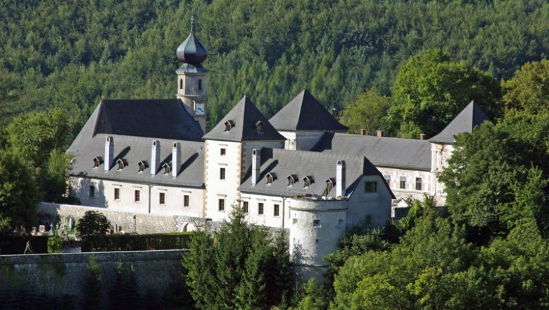 Burg Neuhaus, © Burg Neuhaus Burg Neuhaus, © Burg Neuhaus