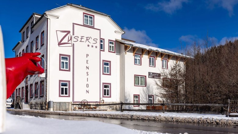 Pension Zuser im Winter, &copy; Dorfresort, Lindmoser