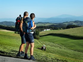 Pilgerinnen am Weg, &copy; weinfranz.at