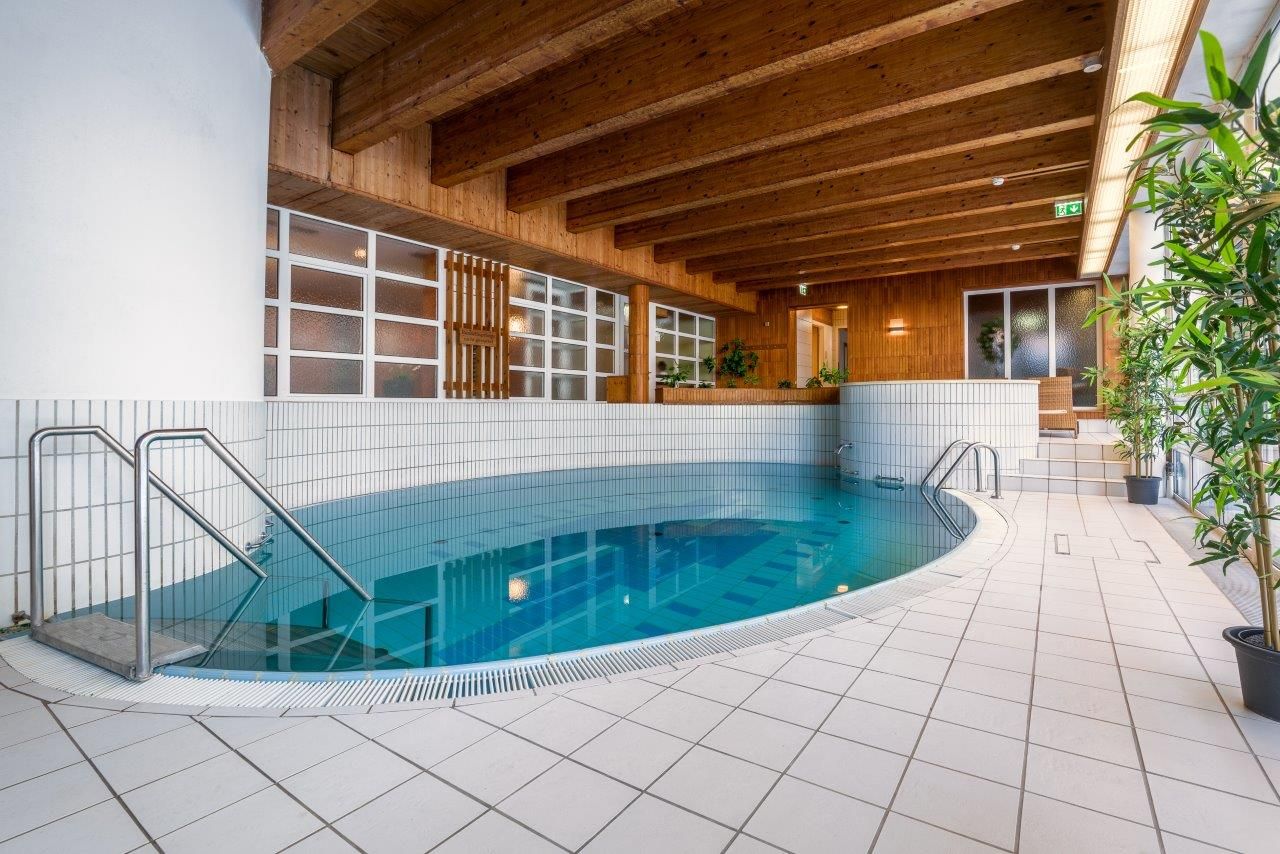 AWH SPA Hallenbad
