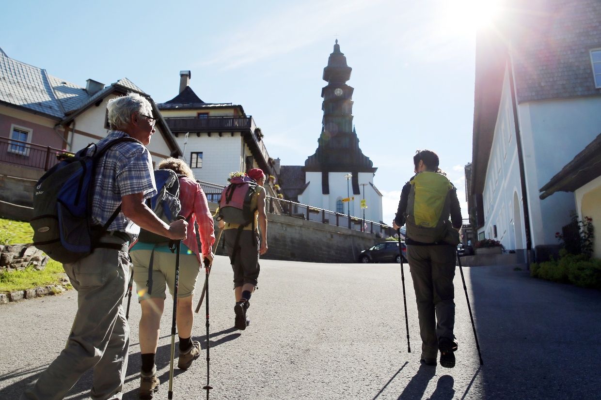 Pilgergruppe am Weg zur Wallfahtskirche Annaberg
