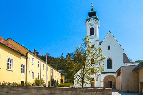 Basilika Klein-Mariazell Vorplatz