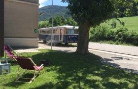 Liegest&uuml;hle vor dem Gep&auml;ckwagen, &copy; M. Schorn