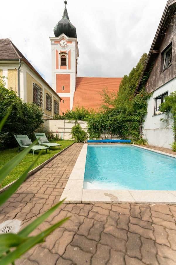 Swimmingpool im Garten