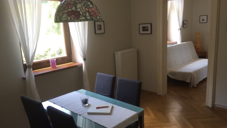 Fr&uuml;hst&uuml;cksplatz in der ehemaligen Bahnw&auml;rterwohnung, &copy; M. Schorn