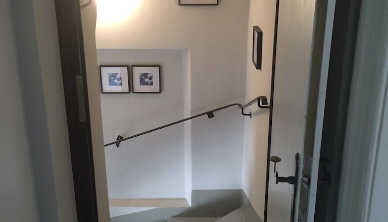 Verspieltes Treppenhaus zur ehemaligen Bahnw&auml;rterwohnung, &copy; M. Schorn