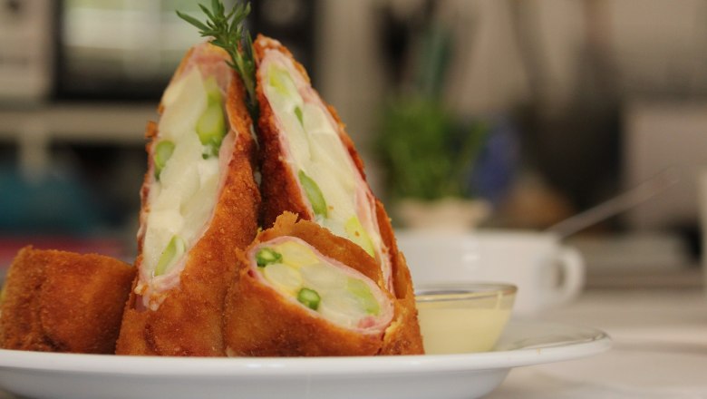Spargel Cordon Bleu, &copy; Gasthaus Bruthenne